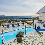 Holiday Home Leko With Outdoor Pool And Hot Tub , Can Fit 22 People