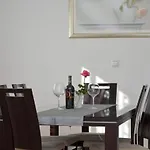 Apartmani Adela