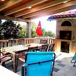 Nice House With Pool-Splitska