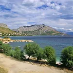 Apartment In Duce With Terrace, Air Conditioning, Wi-Fi, Washing Machine