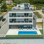 Luxury Villa La Nonna Ana - Heated Pool, Sea View, Near Split