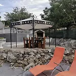 Vorca Family Holiday House With Jacuzzi