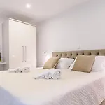 Luxury Rooms Green And Gold Split
