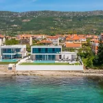 Beachfront Villa The View With Pool