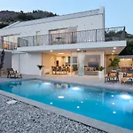 Design Villa Clavis-Brand New Villa With A View