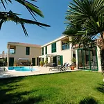 Villa Marta Luxury House With Heated Pool