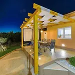 Villa Yellow With Heated Pool