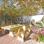 1 Bedroom Awesome Apartment In Makarska