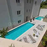 Villa Smaragd - Saphir - Luxury Apartment With Shared Pool