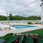 Luxury With Gallery, Heated Pool Only For You-Klis Cro