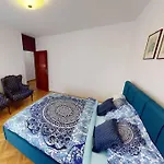 Writer'S Apartment In An Unique Split District