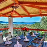 Villa Lioness In Kastel Luksic, Playground & Pool