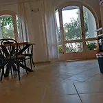 Holiday Home With Free Parking By The Beach