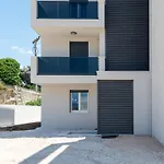 Luxury Apartment Giga