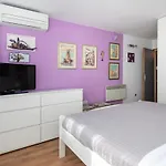 Spacious Split Apartment - Balcony & Near Old Town