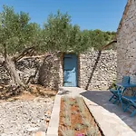 House With A Swimming Pool - Olive Grove Sumartin