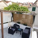 House Polus