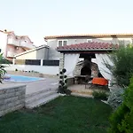 Villa Tago With Brand New Pool