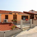 Apartments With A Parking Space Sutivan, Brac - 745