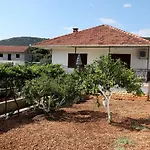 Apartments With A Parking Space Vinisce, Trogir - 4276