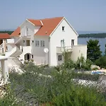 Family Friendly Apartments With A Swimming Pool Jelsa, Hvar - 4608