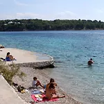 Apartments By The Sea Milna, Brac - 735