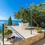 Beautiful Apartment In Pisak With House Sea View