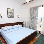 Apartment Drvenik Gornja Vala 4890A