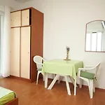 Studio Brela 6907B