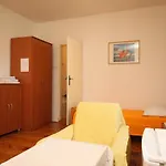 Triple Room Baska Voda 6748A