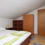 Apartment Gradac 6819A