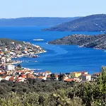 Apartments By The Sea Vinisce, Trogir - 11029