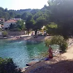 Apartments By The Sea Stomorska, Solta - 8650
