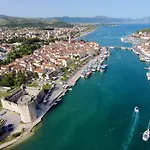 Apartments With A Parking Space Trogir - 12152