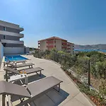 Amazing Apartment In Okrug Gornji With Wifi