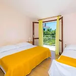 Awesome Home In Vinisce With Wifi