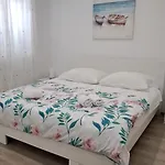 Apartmani Pina 2