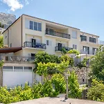 Apartmani Mirta Omis A