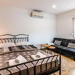 Studio Apartman Dunja