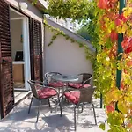 Cozy 1 Bedroom Apt/Terrace/Garden