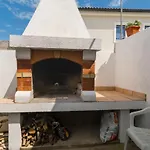 2 Bedroom Cozy Apartment In Jelsa