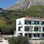 Apartments By The Sea Igrane, Makarska - 17292