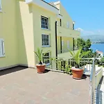 Apartments In Okrug Gornji 6188