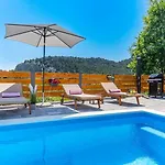 New! Villa Mir With Private Pool, 3 Bedrooms, 7Km From Sandy Beach