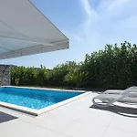 Villa Tesa - Heated Swimming Pool