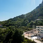 Modern Apartment Next To The Fortress