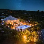 Island Getaway - Heritage House
