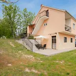 2 Bedroom Stunning Home In Lokvicici