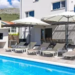 Modern Apartment With Private Pool Near Split