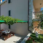 Apartment In Bol With Sea View, Balcony, Air Conditioning, Wi-Fi